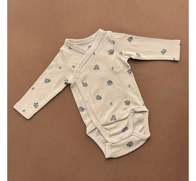 Боді H&M з довгим рукавом, на запах, бежевий/чорні квіти